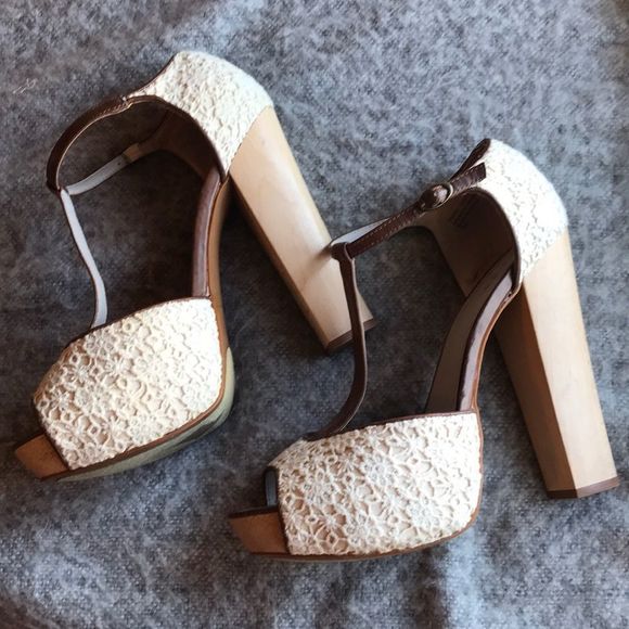 Hinge Asher T Strap Sandal - Picture 7 of 8